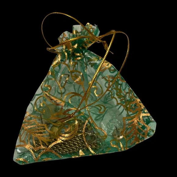 9 pcs Gold Tone Earrings (singles with no pairs) - Picture 4 of 4